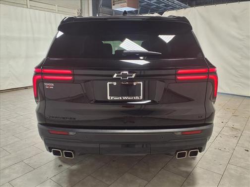 Mosaic Black Metallic 2024 Chevrolet Traverse LT