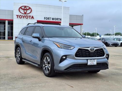 Moon Dust 2023 Toyota Highlander XLE