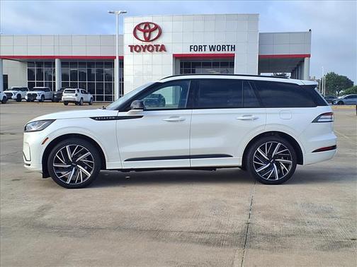 Pristine White Metallic Tri-Coat 2025 Lincoln Aviator Black Label AWD