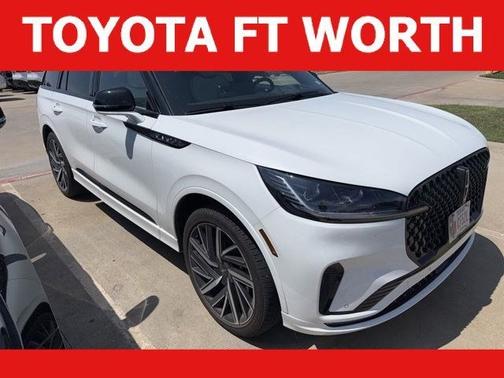 Pristine White Metallic Tri-Coat 2025 Lincoln Aviator Black Label AWD