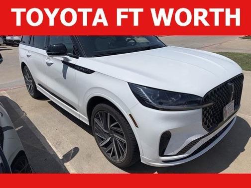 Pristine White Metallic Tri-Coat 2025 Lincoln Aviator Black Label AWD