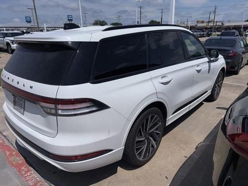 Pristine White Metallic Tri-Coat 2025 Lincoln Aviator Black Label AWD