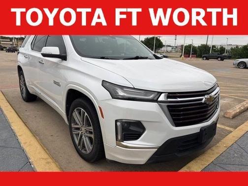 Iridescent Pearl Tricoat 2023 Chevrolet Traverse High Country