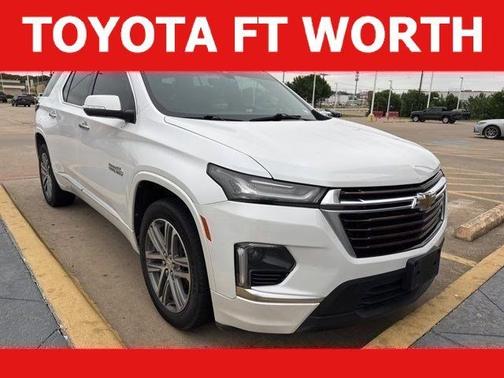 Iridescent Pearl Tricoat 2023 Chevrolet Traverse High Country