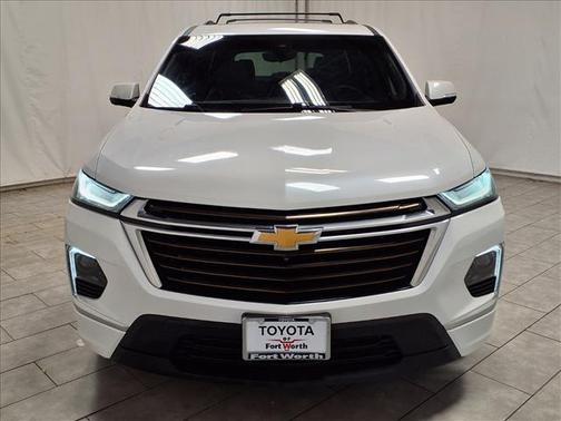 Iridescent Pearl Tricoat 2023 Chevrolet Traverse High Country