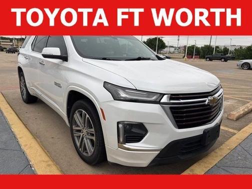 Iridescent Pearl Tricoat 2023 Chevrolet Traverse High Country