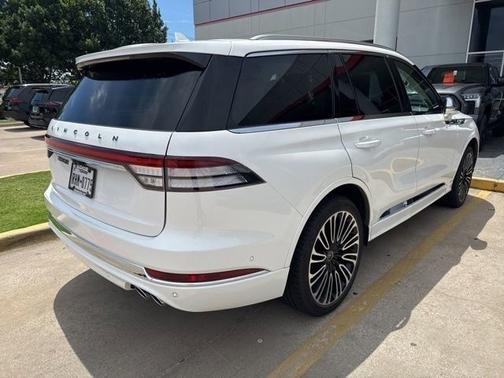 Pristine White Metallic Tri-Coat 2022 Lincoln Aviator Black Label AWD