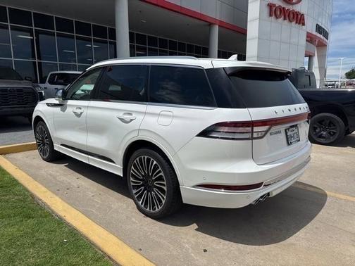 Pristine White Metallic Tri-Coat 2022 Lincoln Aviator Black Label AWD