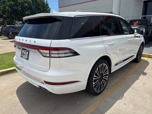 Pristine White Metallic Tri-Coat 2022 Lincoln Aviator Black Label AWD