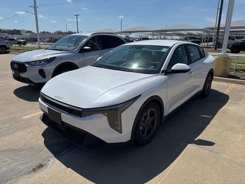 Snow White Pearl 2025 Kia K4 LXS