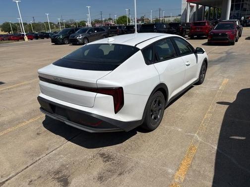 Snow White Pearl 2025 Kia K4 LXS