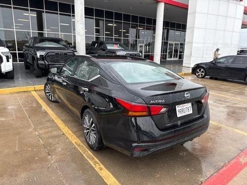 Super Black 2025 Nissan Altima 2.5 SV