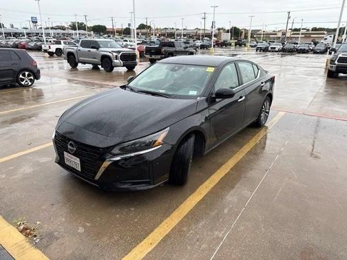 Super Black 2025 Nissan Altima 2.5 SV