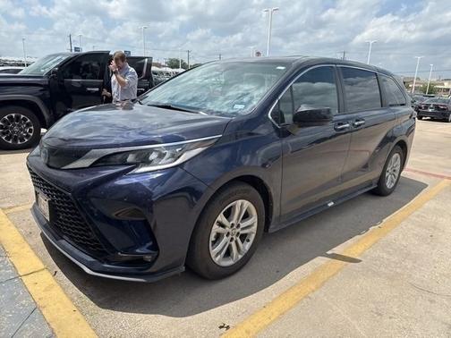 2022 Toyota Sienna XSE 7 Passenger