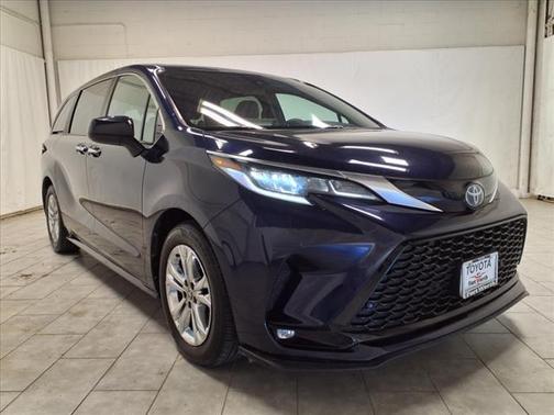 2022 Toyota Sienna XSE 7 Passenger