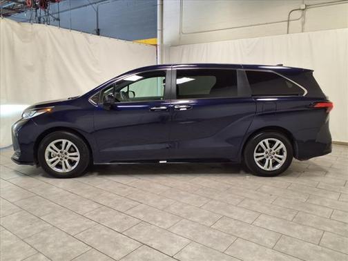 2022 Toyota Sienna XSE 7 Passenger