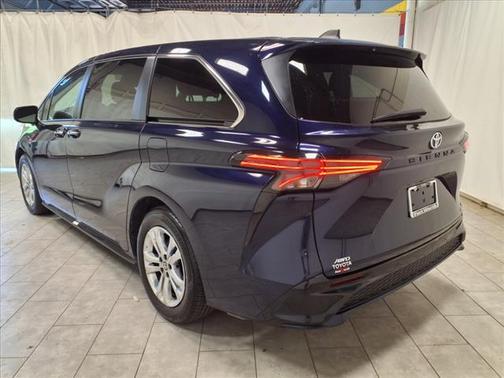 2022 Toyota Sienna XSE 7 Passenger