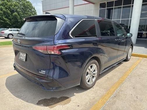 2022 Toyota Sienna XSE 7 Passenger