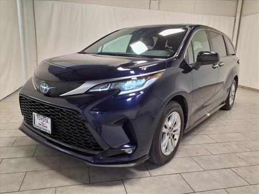 2022 Toyota Sienna XSE 7 Passenger