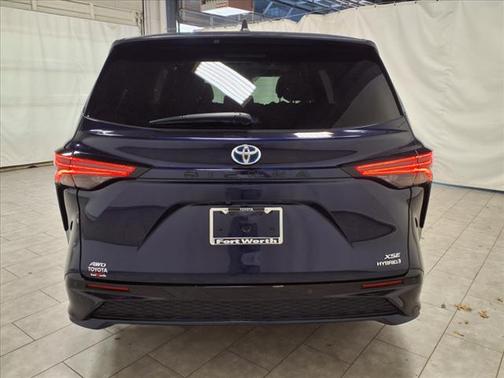2022 Toyota Sienna XSE 7 Passenger