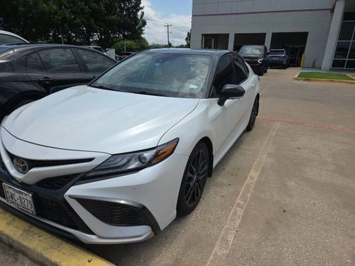 Wind Chill Pearl/Midnight Black Metallic 2023 Toyota Camry XSE