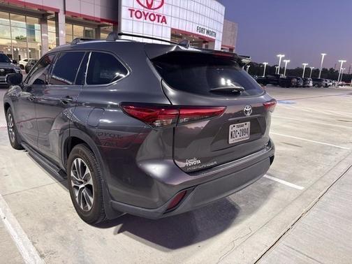 Magnetic Gray Metallic 2020 Toyota Highlander XLE