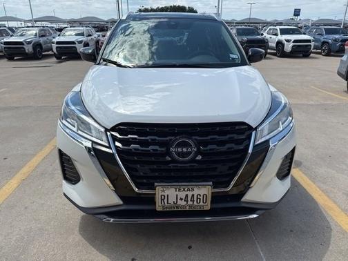 2022 Nissan Kicks SV