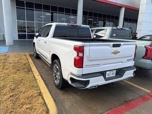 Iridescent Pearl Tricoat 2023 Chevrolet Silverado 1500 High Country