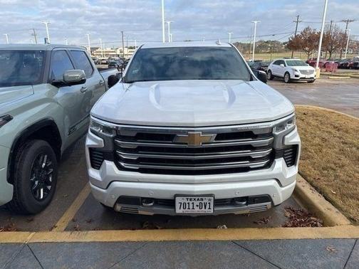 Iridescent Pearl Tricoat 2023 Chevrolet Silverado 1500 High Country