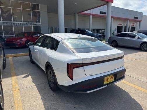 Snow White Pearl 2025 Kia K4 LXS
