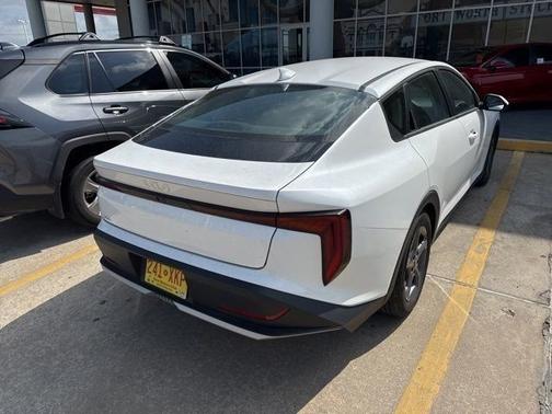 Snow White Pearl 2025 Kia K4 LXS