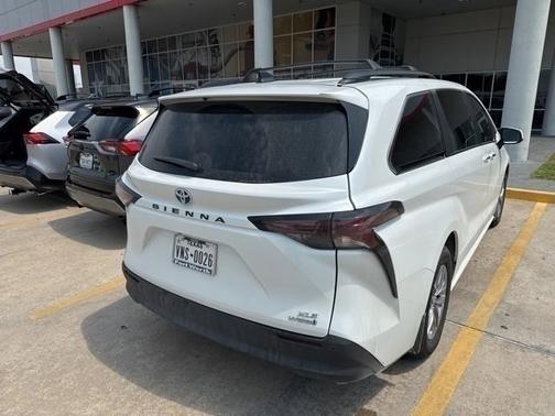 2024 Toyota Sienna XLE 8 Passenger