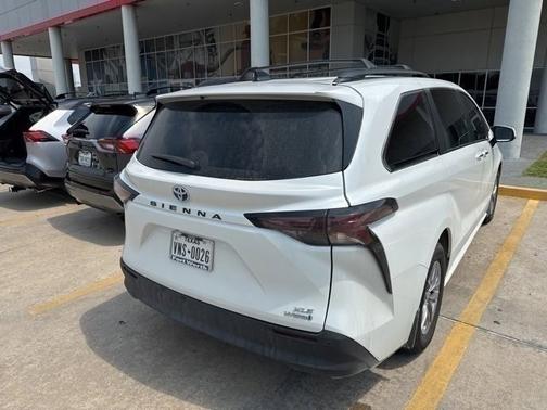 2024 Toyota Sienna XLE 8 Passenger