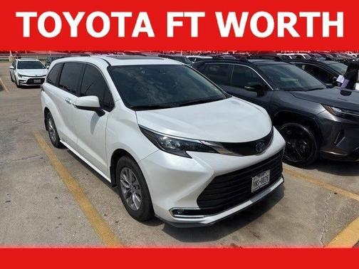 2024 Toyota Sienna XLE 8 Passenger