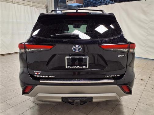 2022 Toyota Highlander Hybrid Platinum