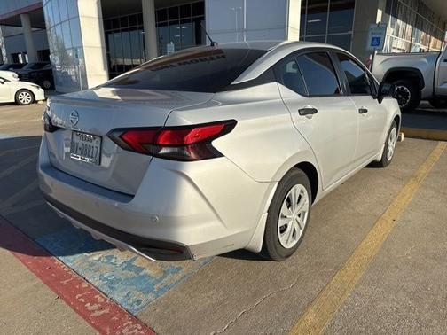 Brilliant Silver Metallic 2021 Nissan Versa 1.6 S
