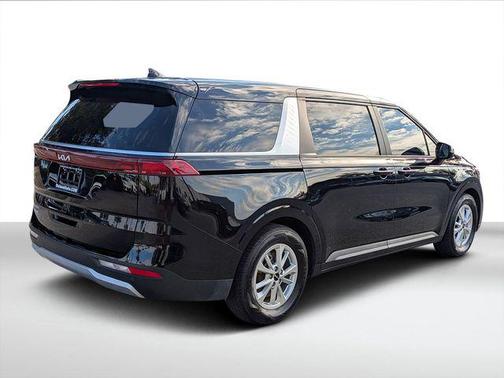 2023 Kia Carnival LX