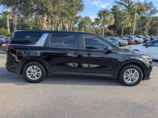 2023 Kia Carnival LX