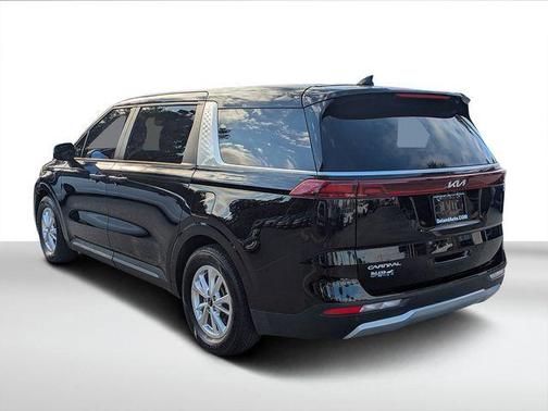 2023 Kia Carnival LX