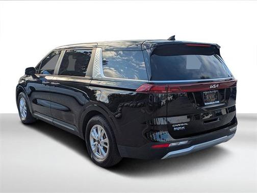 2023 Kia Carnival LX