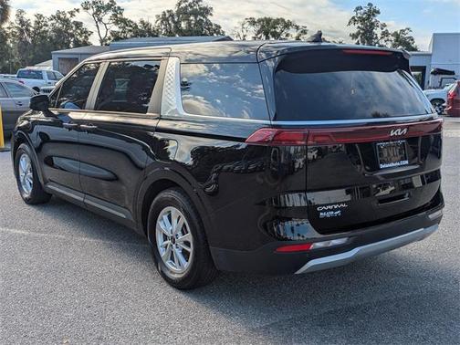 2023 Kia Carnival LX