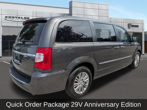 Granite Crystal Metallic Clearcoat 2016 Chrysler Town & Country Touring-L
