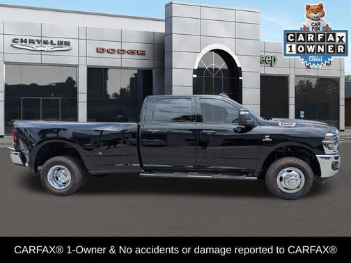 Diamond Black Crystal Pearlcoat 2026 RAM 3500 Tradesman Crew Cab 4x4 8' Box