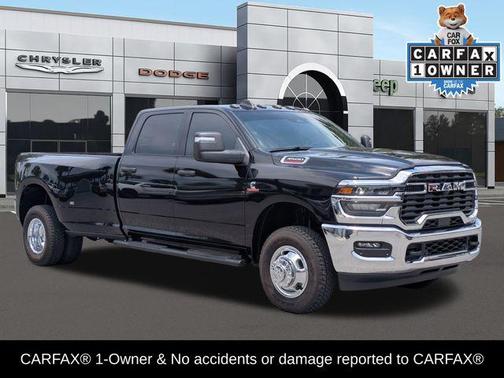 Diamond Black Crystal Pearlcoat 2026 RAM 3500 Tradesman Crew Cab 4x4 8' Box