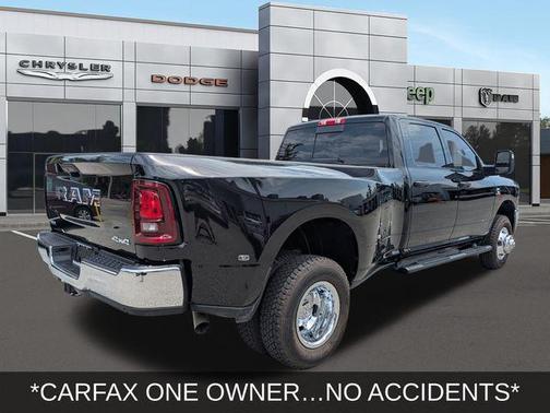 Diamond Black Crystal Pearlcoat 2026 RAM 3500 Tradesman Crew Cab 4x4 8' Box