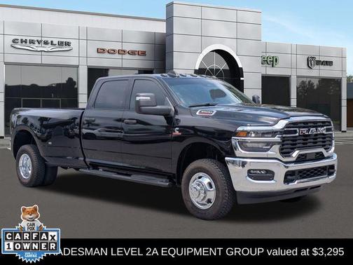 Diamond Black Crystal Pearlcoat 2026 RAM 3500 Tradesman Crew Cab 4x4 8' Box