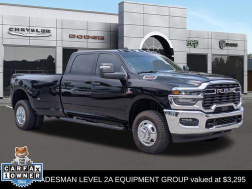 Diamond Black Crystal Pearlcoat 2026 RAM 3500 Tradesman Crew Cab 4x4 8' Box