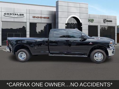 Diamond Black Crystal Pearlcoat 2026 RAM 3500 Tradesman Crew Cab 4x4 8' Box