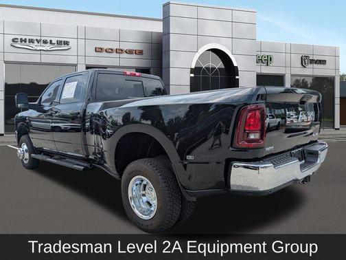 Diamond Black Crystal Pearlcoat 2026 RAM 3500 Tradesman Crew Cab 4x4 8' Box