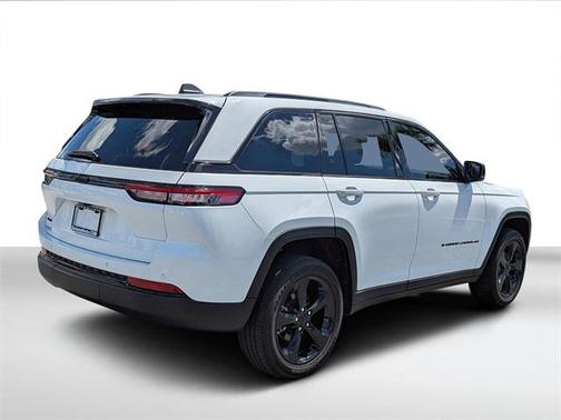 2022 Jeep Grand Cherokee Altitude